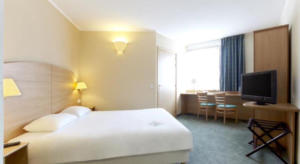 Hotel Campanile Posen Zimmer foto