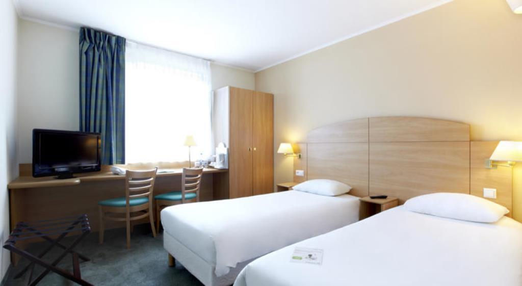 Hotel Campanile Posen Zimmer foto